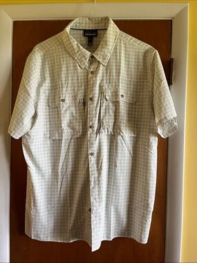 Patagonia Men’s Short-Sleeve Button-Down Shirt - Light gray Check